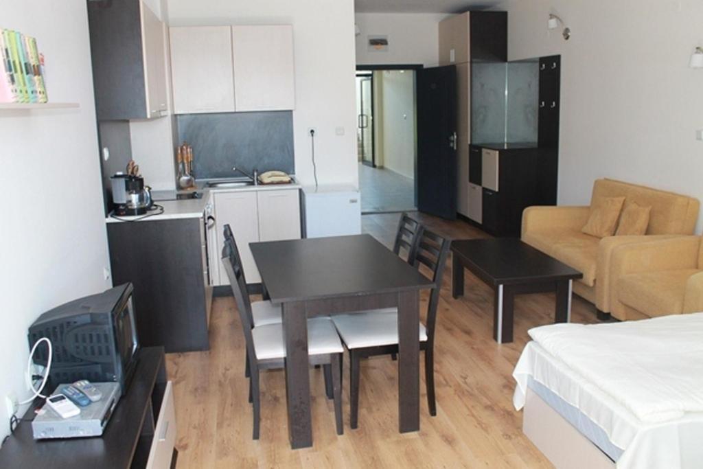 Dilov Apartments In Yalta Golden Sands Phòng bức ảnh